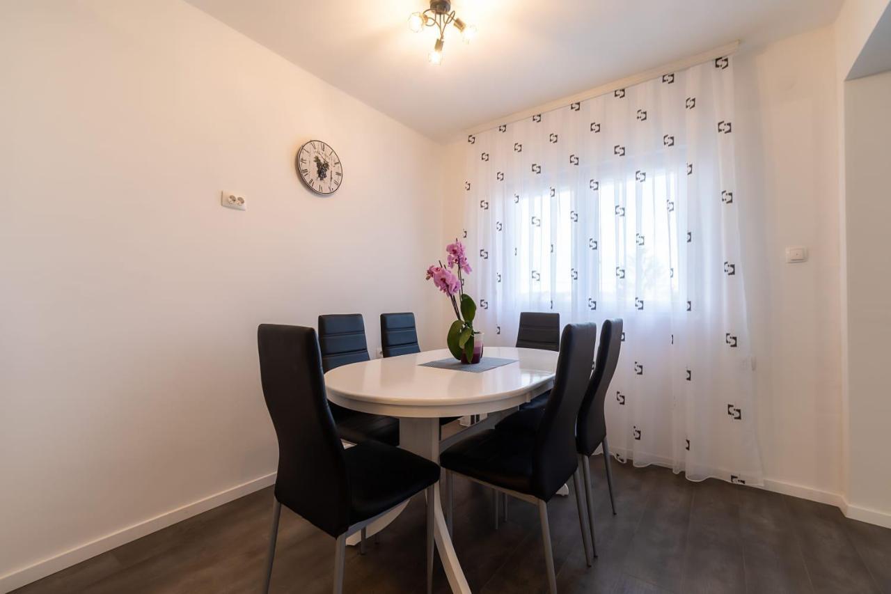 Apartman Melani スルニュ エクステリア 写真