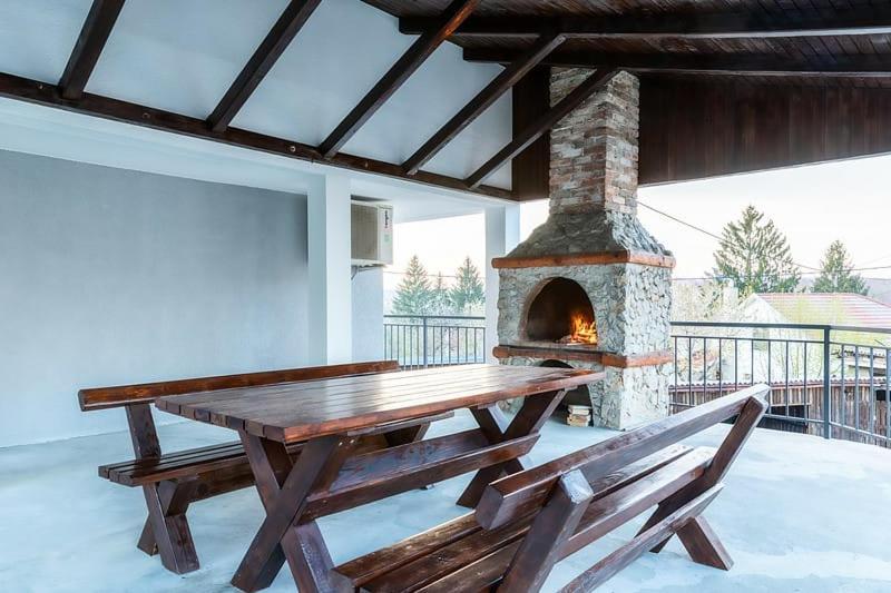 Apartman Melani スルニュ エクステリア 写真